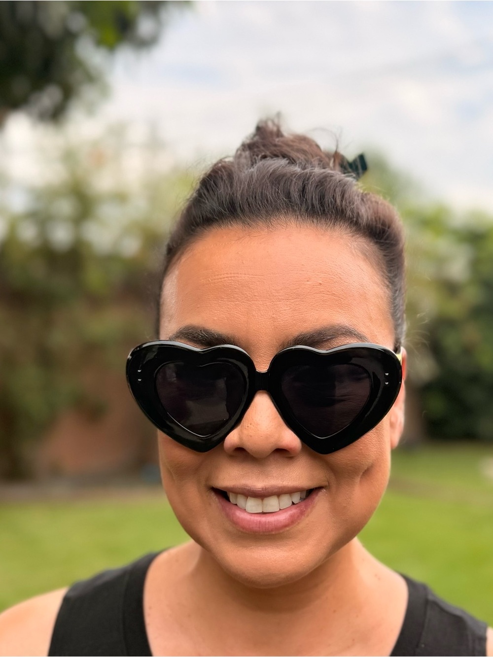 Black Heart-Shaped Women's Sunglasses - Fashion Accessory
